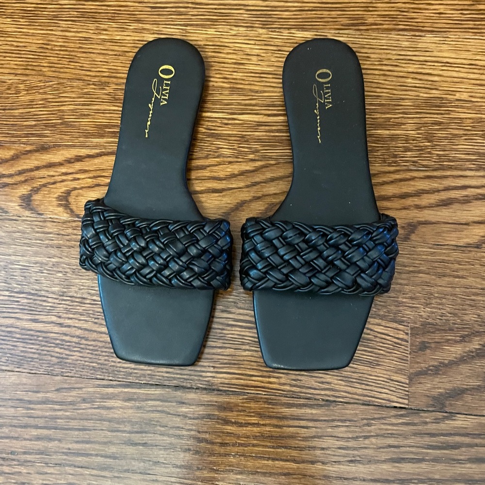 Olivia Ferguson Black Sandals Size 8